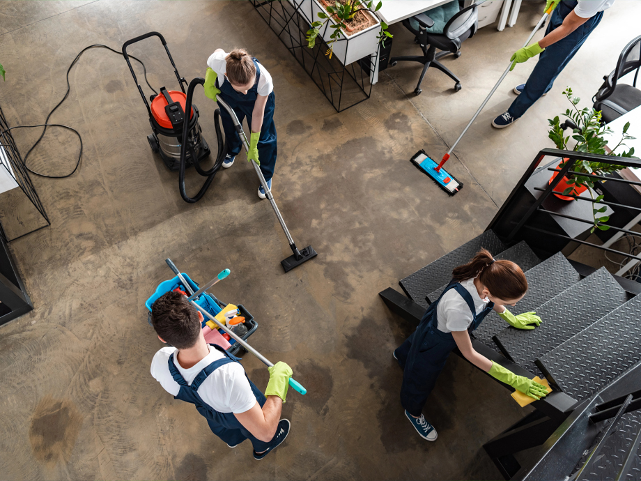 Workers Cleaning Manhattan Office with Wholesale Private label Cleaning Products